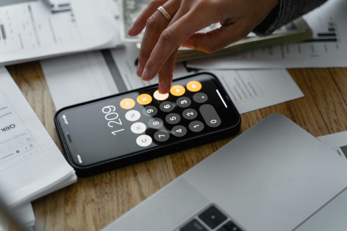 Smartphone with calculator app